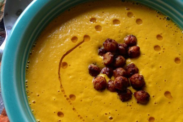 Soupa me karota tachini kai pikantika revithia